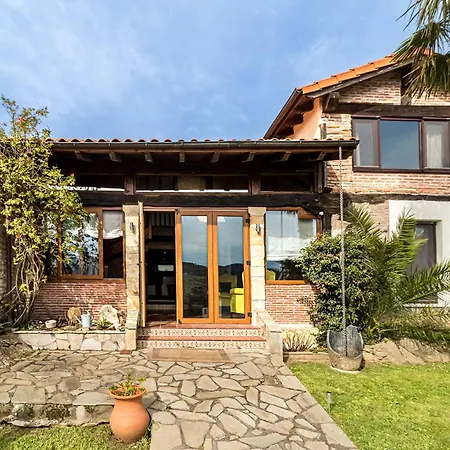 Holiday home Preciosa Casa Con Jardin Oruna