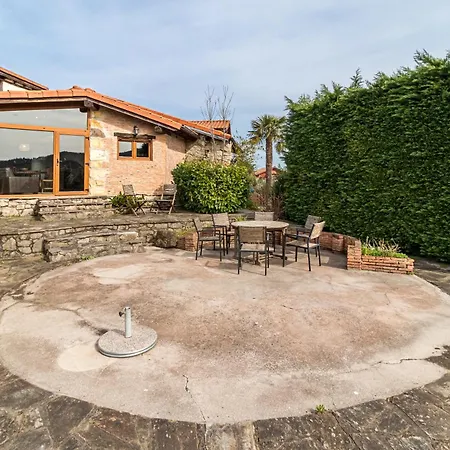 Preciosa Casa Con Jardin
