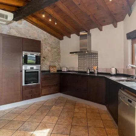 Preciosa Casa Con Jardin Oruna